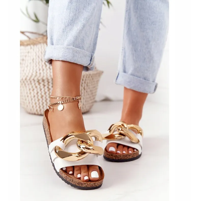 PS1 Witte teenslippers met een ketting als laatste dans