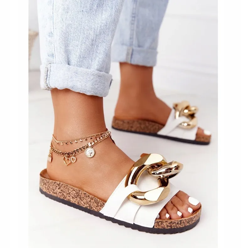 PS1 Witte teenslippers met een ketting als laatste dans
